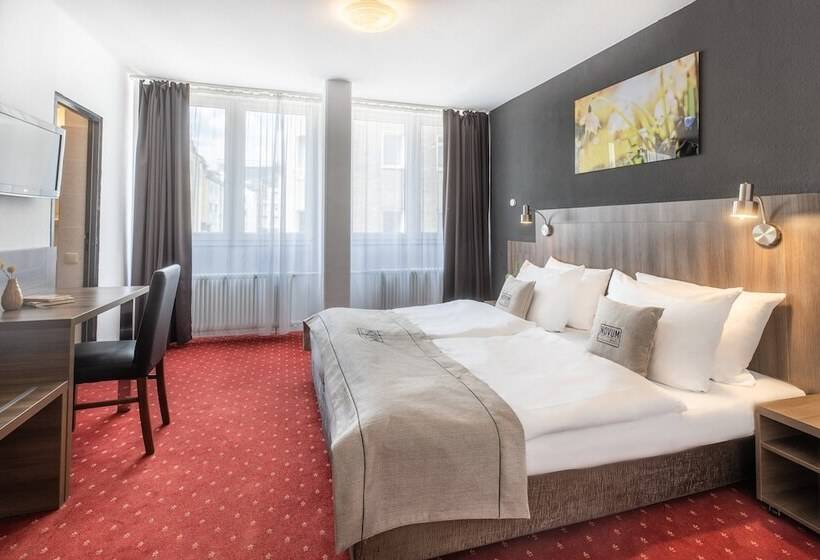 컴포트 룸, Leonet