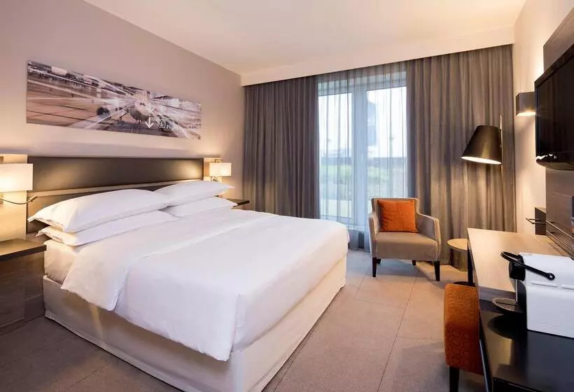 Executive Room, Sheraton Duesseldorf Airport