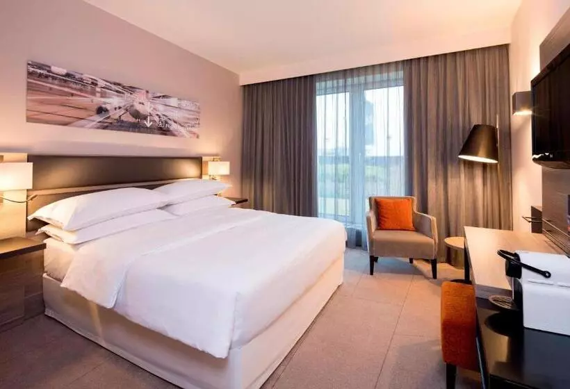 Executive Room, Sheraton Duesseldorf Airport
