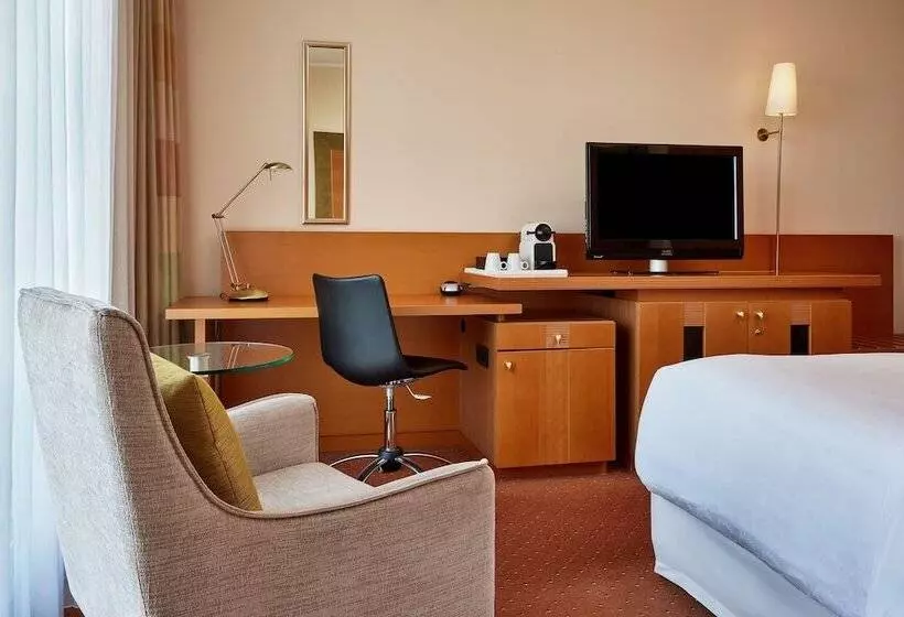 Superior Room, Sheraton Duesseldorf Airport