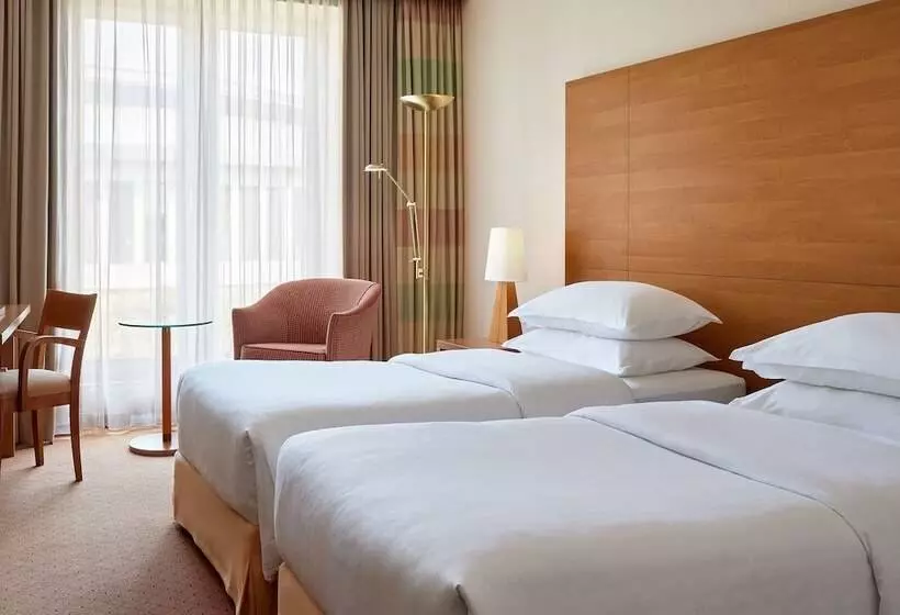 Superior Room, Sheraton Duesseldorf Airport