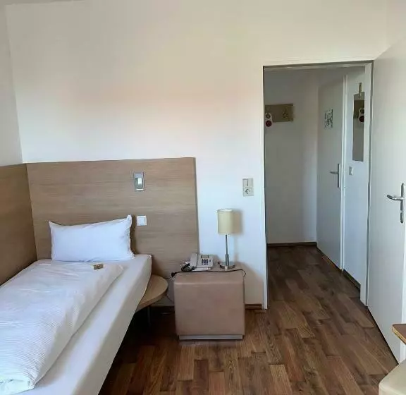スタンダードシングルルーム, Strand