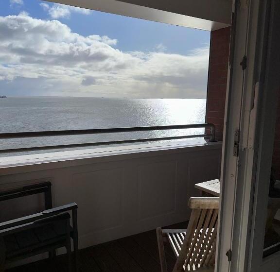 شقة غرفة واحدة مطلة على البحر, Strand