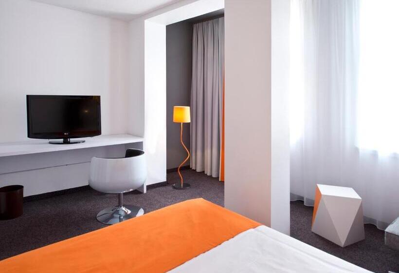 舒适型房间, Wyndham Garden  Duesseldorf City Centre Koenigsallee