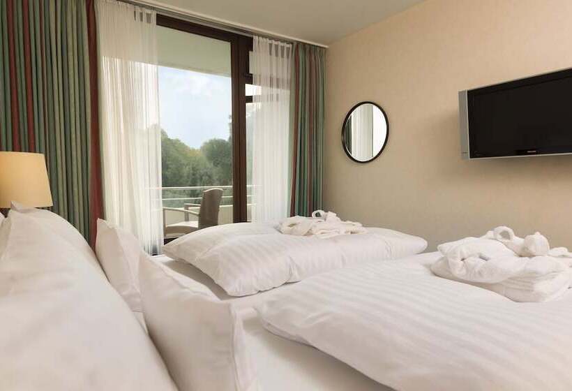 جناح جونيور, Maritim Hotel Bad Salzuflen