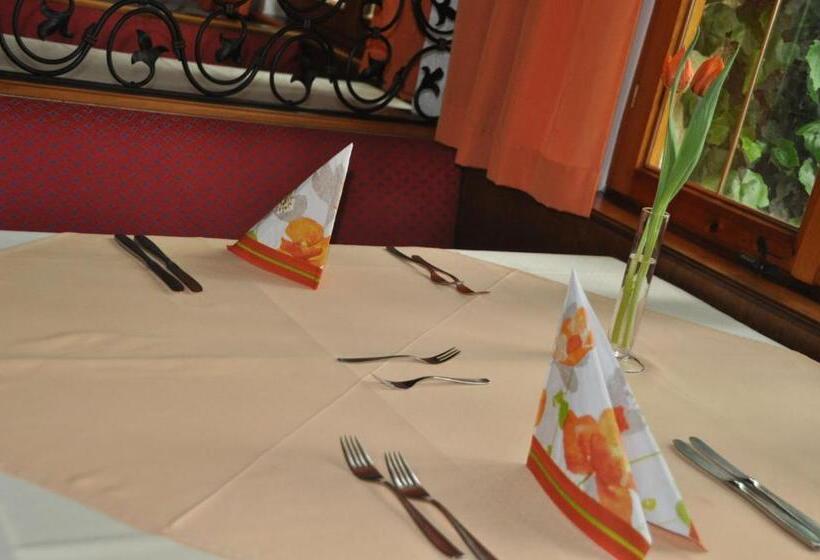 غرفة قياسية مطلّة علي البحر مزوَّدة بشُرفة, Apart Hotel Stadtgarten