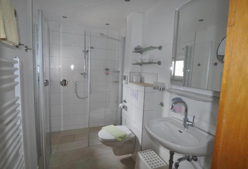 غرفة قياسية مطلّة علي البحر مزوَّدة بشُرفة, Apart Hotel Stadtgarten