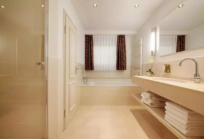 سوئیت با بالکن, Adler Häusern Gourmet & Spa