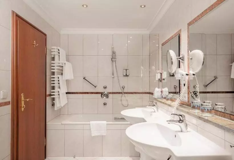 اتاق خانوادگی, Adler Häusern Gourmet & Spa
