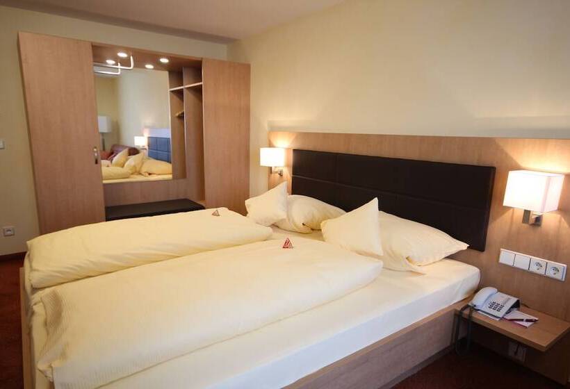 コンフォートルーム, Obere Linde