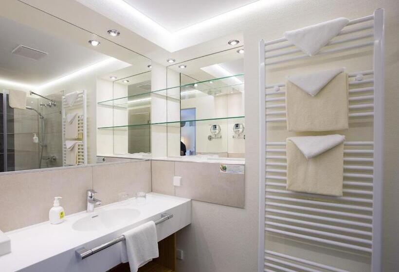 جناح جونيور, Pfalzhotel Asselheim