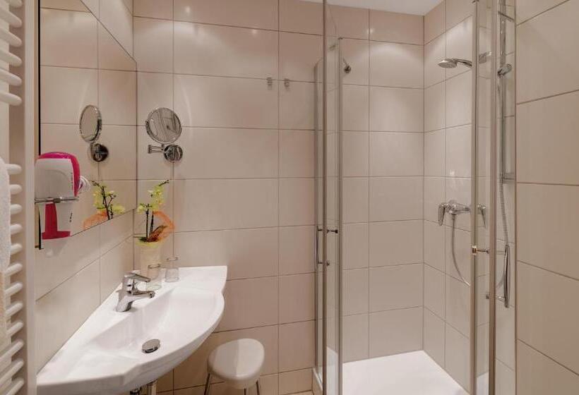 غرفة قياسية ثلاثية, Pfalzhotel Asselheim