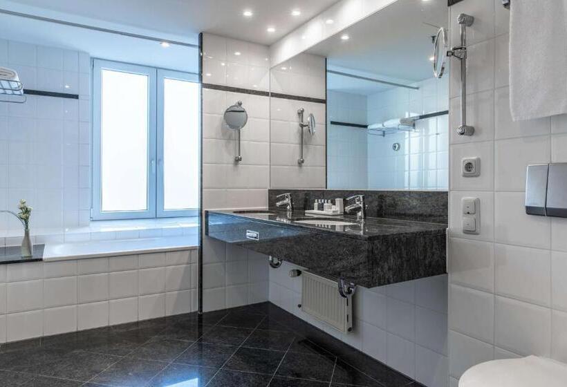 חדר פרמיום, Radisson Blu Hotel Schwarzer Bock Wiesbaden