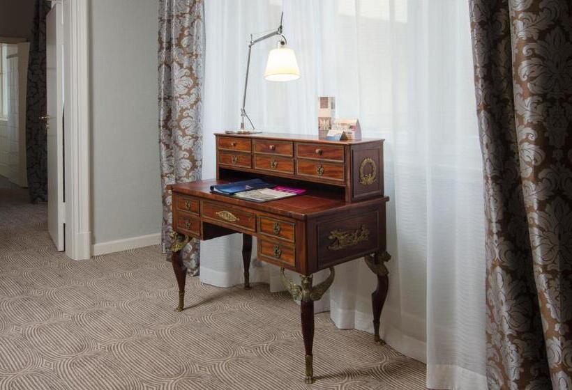 جناح, Radisson Blu Hotel Schwarzer Bock Wiesbaden