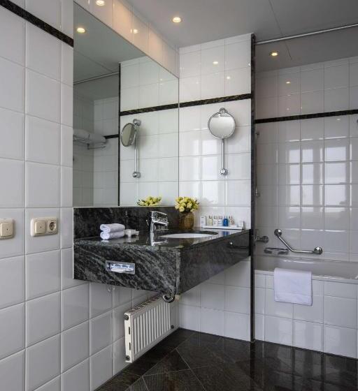 جناح, Radisson Blu Hotel Schwarzer Bock Wiesbaden