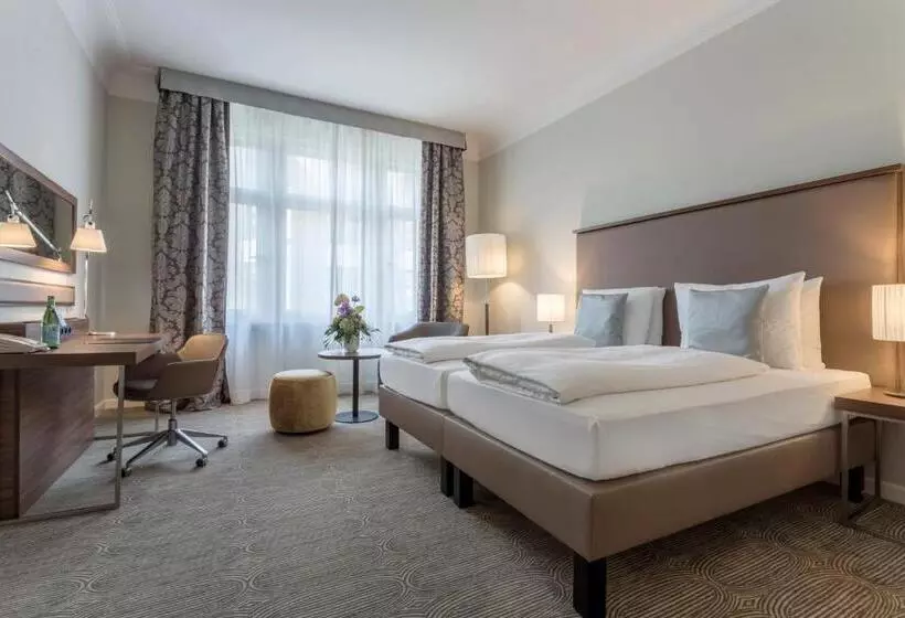 اتاق سوپریور با بالکن, Radisson Blu Hotel Schwarzer Bock Wiesbaden
