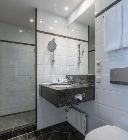 חדר סופריור עם מרפסת, Radisson Blu Hotel Schwarzer Bock Wiesbaden