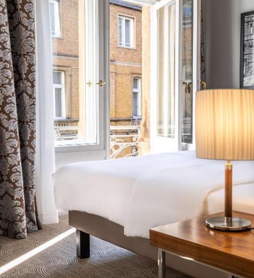 חדר סופריור עם מרפסת, Radisson Blu Hotel Schwarzer Bock Wiesbaden