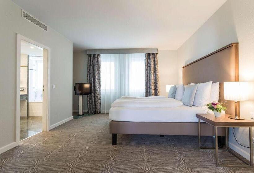 جناح جونيور, Radisson Blu Hotel Schwarzer Bock Wiesbaden