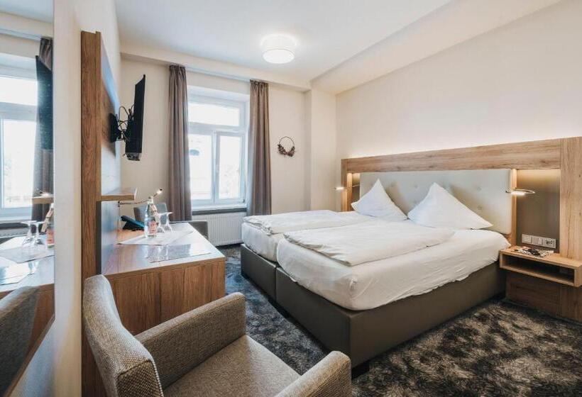 デラックスルーム, Restaurant Roemer