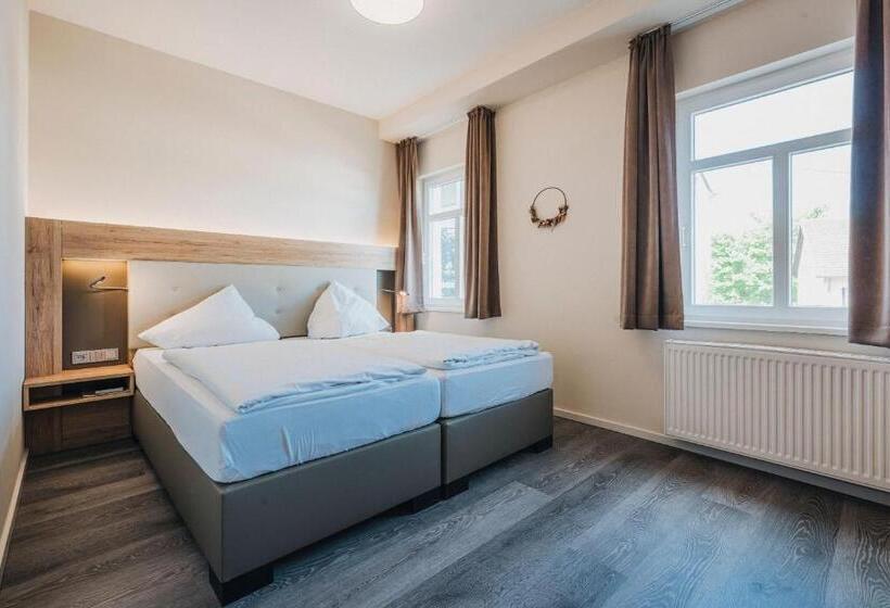 デラックスルーム, Restaurant Roemer