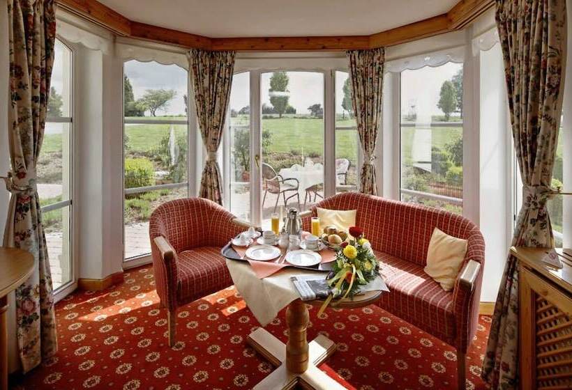 جناح جونيور, Schloss Hotel Holzrichter