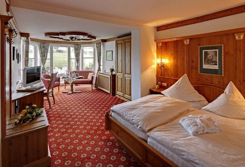 جناح جونيور, Schloss Hotel Holzrichter