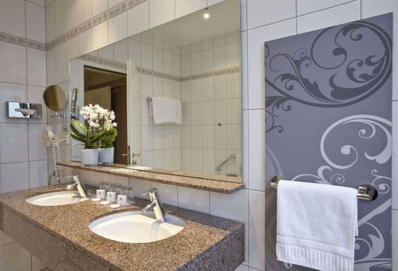 اتاق استاندارد سه نفره, Schlosshotel Karlsruhe