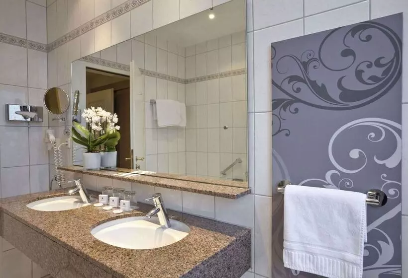 اتاق استاندارد سه نفره, Schlosshotel Karlsruhe