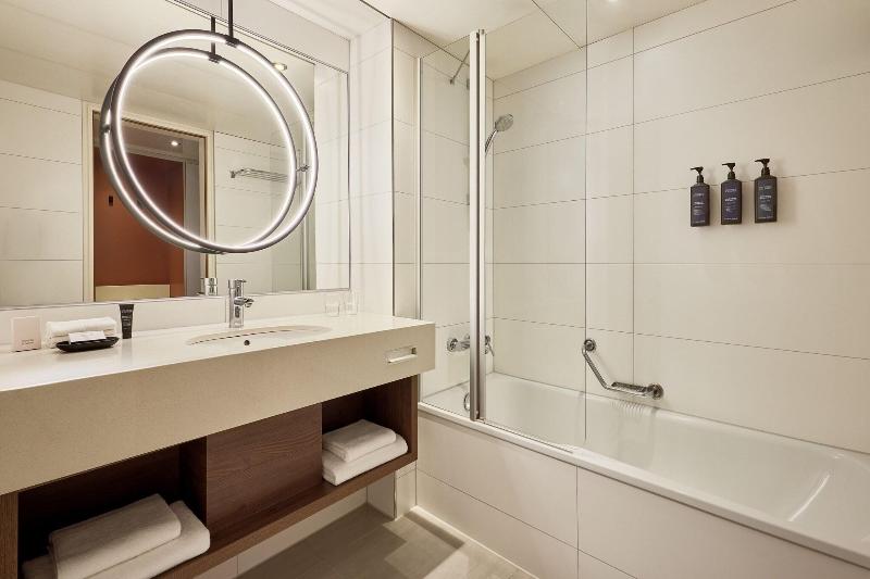 اتاق استاندارد با تخت بزرگ, Sheraton Frankfurt Airport Hotel & Conference Center