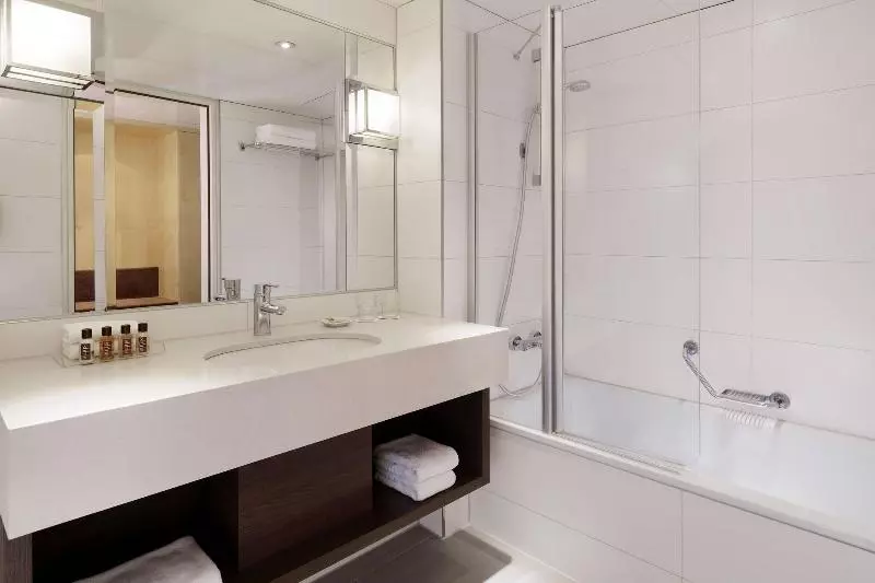 اتاق استاندارد با تخت بزرگ, Sheraton Frankfurt Airport Hotel & Conference Center