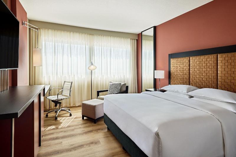 اتاق استاندارد با تخت بزرگ, Sheraton Frankfurt Airport Hotel & Conference Center
