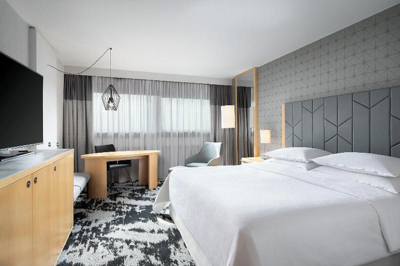 غرفة قياسية سرير كينج, Sheraton Frankfurt Airport Hotel & Conference Center
