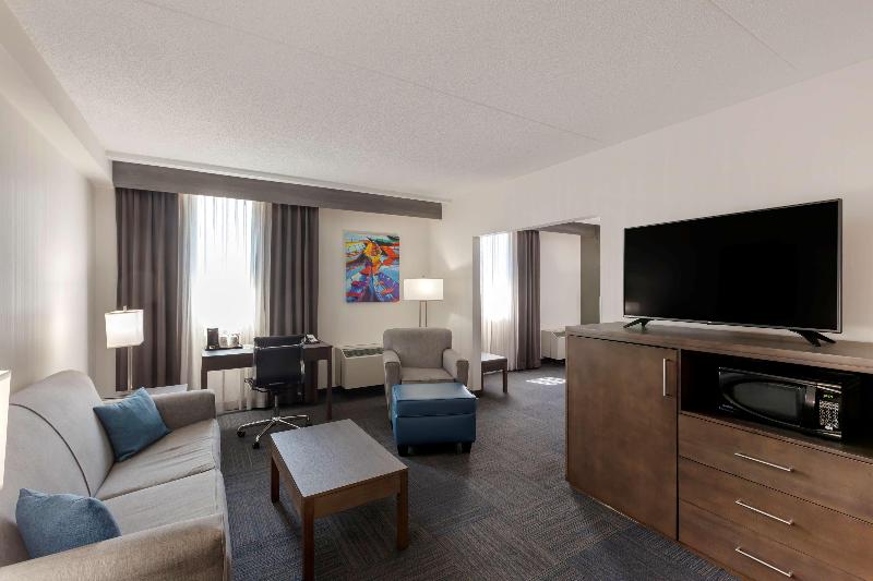 キングサイズベッドのスタンダードルーム, Sheraton Frankfurt Airport Hotel & Conference Center