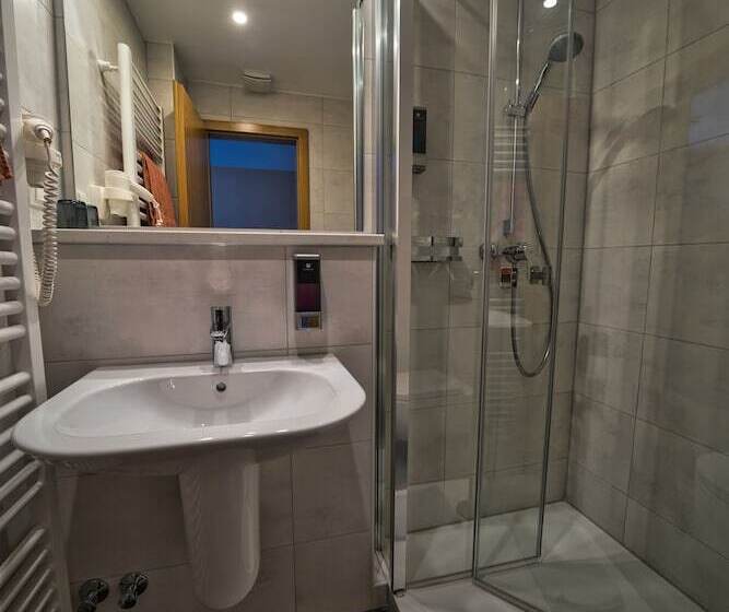 标准单人间, Tenner