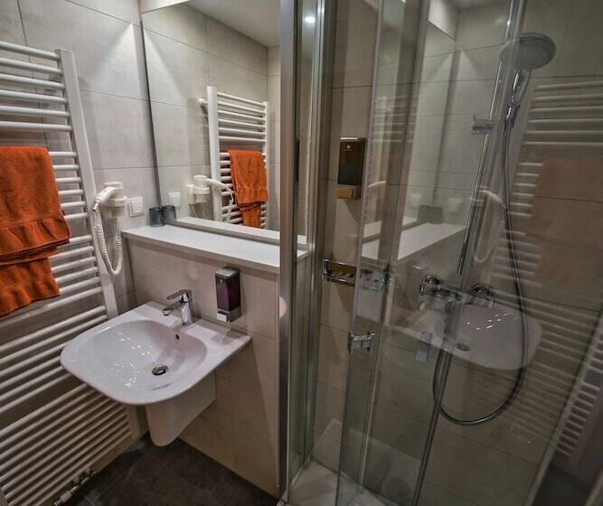 标准单人间, Tenner