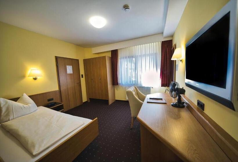 标准单人间, Tenner