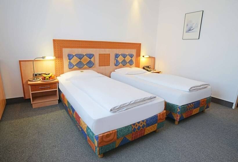 Номер Стандарт, Plaza Kongresshotel Europe Stuttgart