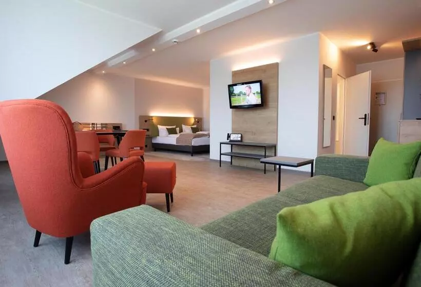 スタンダードスタジオ, Best Western Hotel Polisina