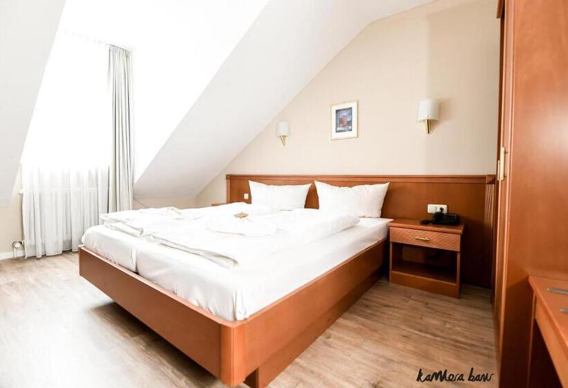 标准房带园景, Blutenburg