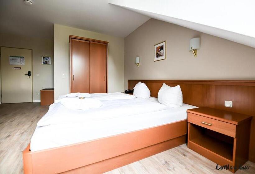 标准房带园景, Blutenburg