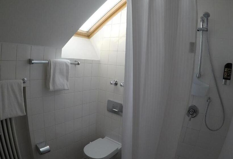 带2个卧室的公寓, Blutenburg