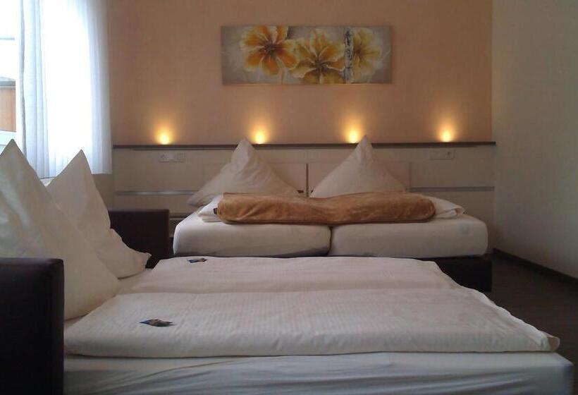 Quarto Familiar, Central Egbr