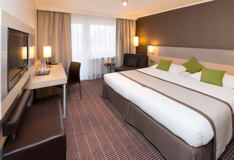 غرفة قياسية ثلاثية, New Orly