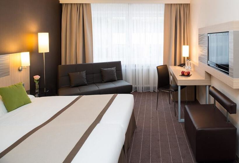 غرفة قياسية ثلاثية, New Orly