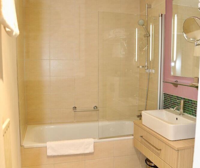 غرفة قياسية رباعية, New Orly