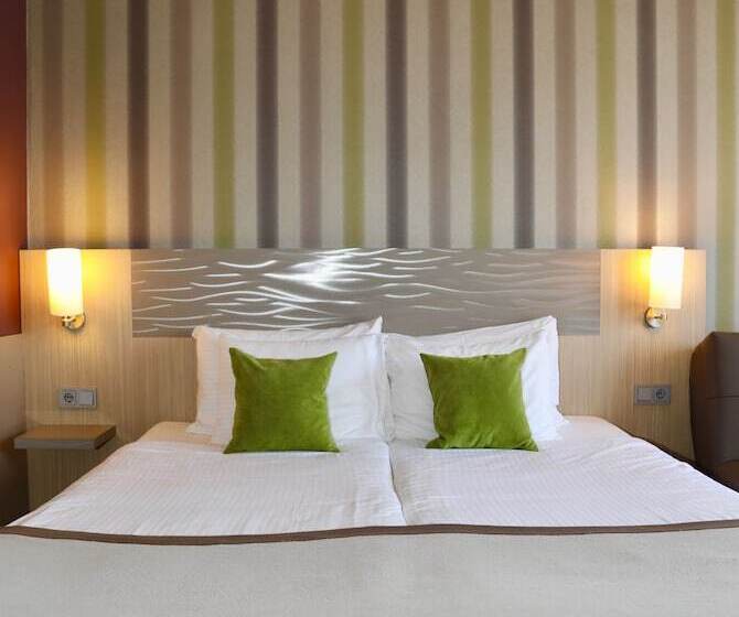 غرفة سوبيريور, New Orly