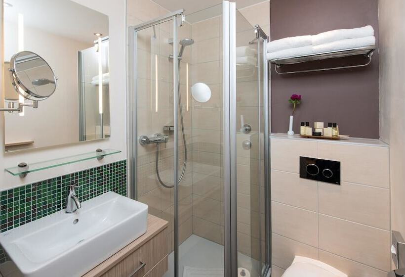 غرفة سوبيريور ثلاثية, New Orly