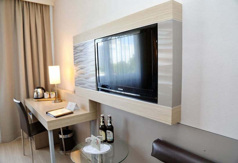 غرفة سوبيريور ثلاثية, New Orly