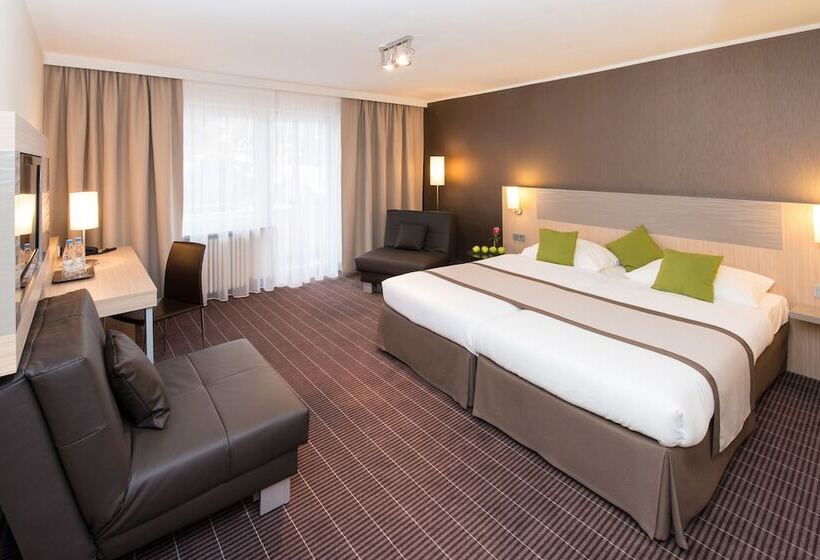 غرفة سوبيريور رباعية, New Orly